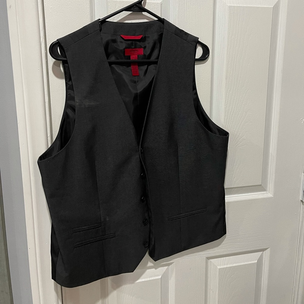 Alfani men’s vest in black. Large size
